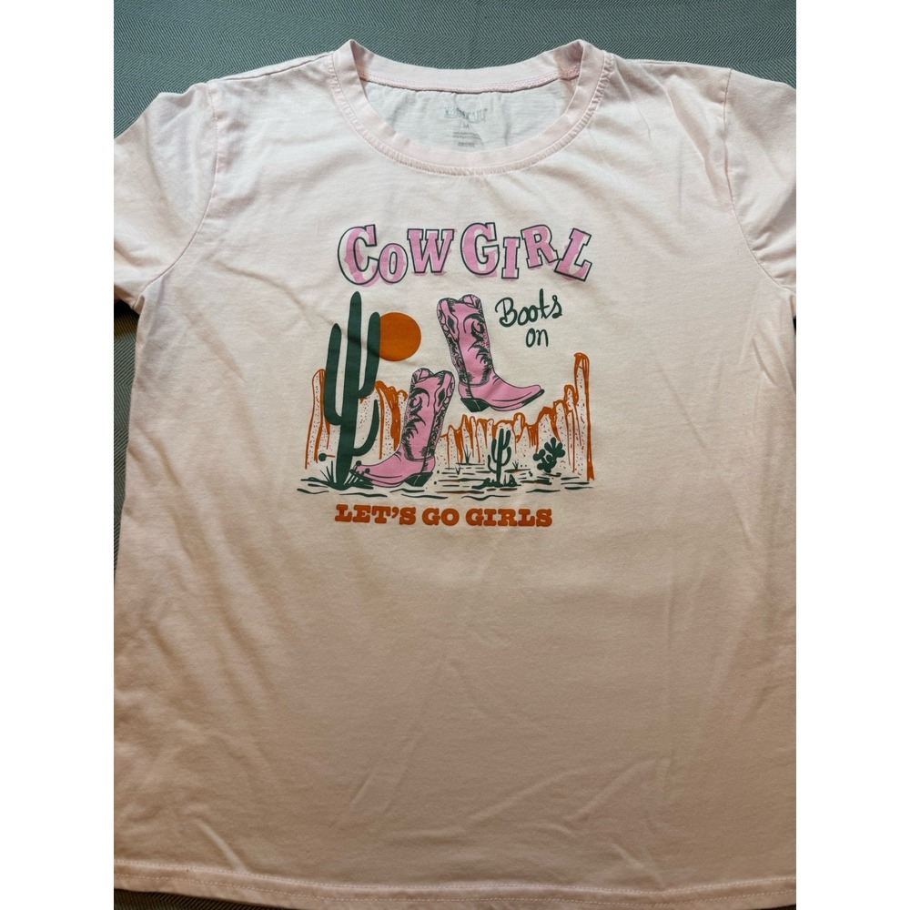Born T-Shirt Ladies Size Medium Pink